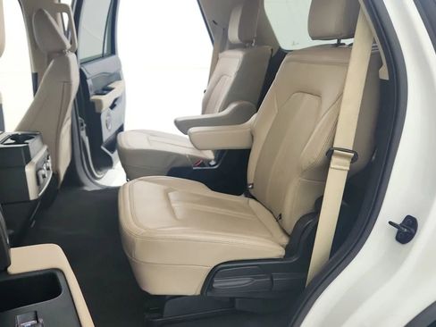 Used 2024 Ford Expedition Limited image 34