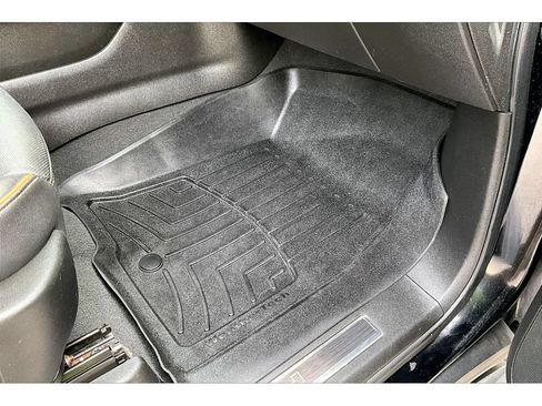 Used 2023 GMC Yukon XL AT4 w/ AT4 Premium Package AWD/4WD image 46
