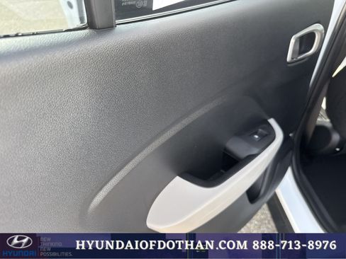 Certified 2025 Hyundai Venue SEL FWD image 11