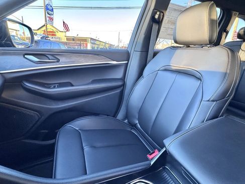 New 2025 Jeep Grand Cherokee Limited w/ Black Appearance Package image 14