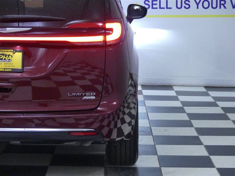Used 2023 Chrysler Pacifica Limited AWD/4WD image 34