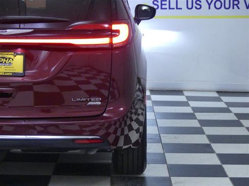Used 2023 Chrysler Pacifica Limited image 34