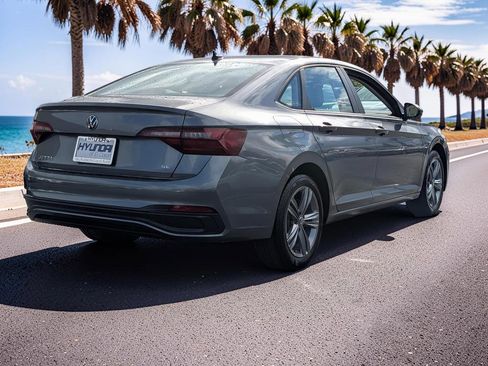 Used 2024 Volkswagen Jetta SE FWD image 5