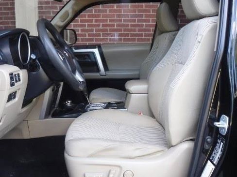 Used 2013 Toyota 4Runner SR5 w/ Convenience Pkg image 8