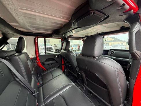 Used 2022 Jeep Wrangler Unlimited Sahara w/ Cold Weather Group AWD/4WD image 16