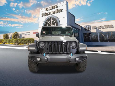 Used 2023 Jeep Wrangler Unlimited w/ Cold Weather Group AWD/4WD image 11