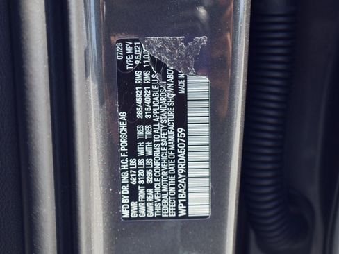 Certified 2024 Porsche Cayenne Coupe AWD/4WD image 29