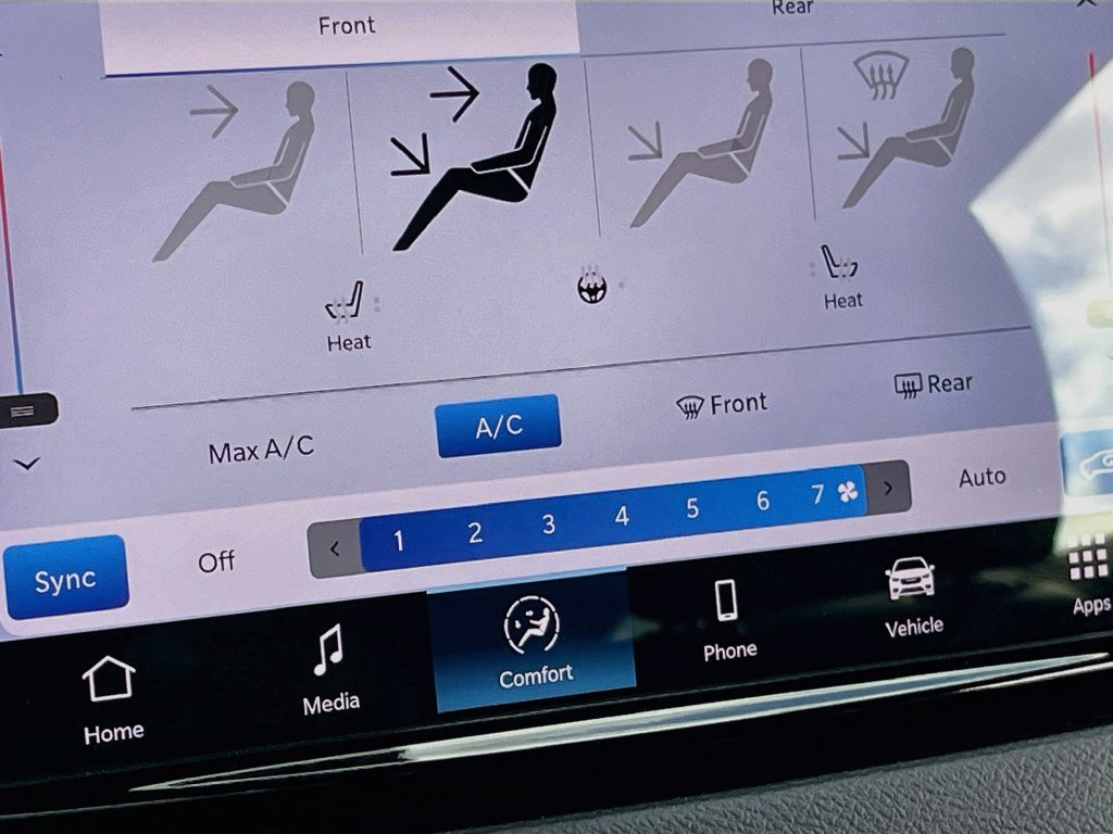New 2026 Chrysler Voyager LX FWD image 19