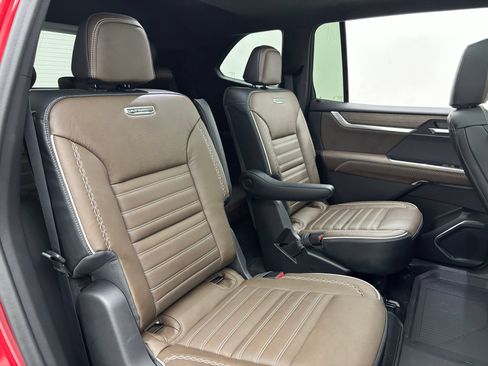 New 2026 GMC Acadia Denali Ultimate w/ LPO, Floor Liner Package AWD/4WD image 42