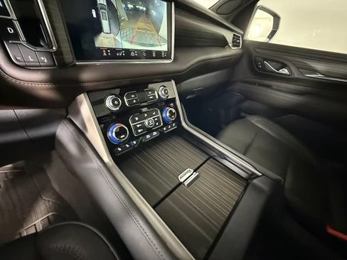 Used 2024 GMC Yukon Denali w/ Advanced Technology Package AWD/4WD image 29
