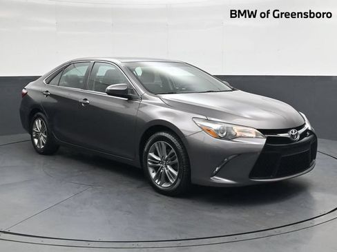 Used 2017 Toyota Camry SE FWD image 1