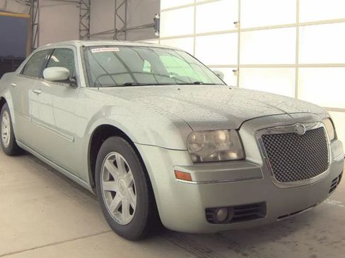 Used 2005 Chrysler 300 Touring image 2
