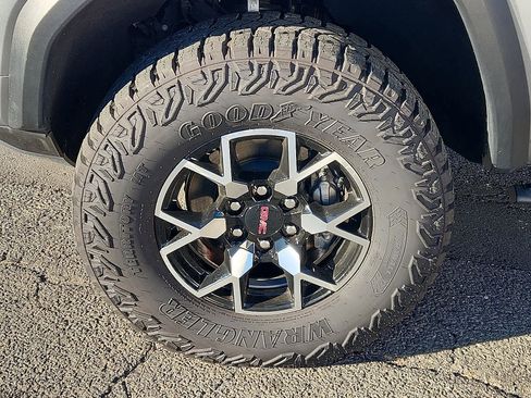 Used 2024 GMC Canyon AT4X image 9