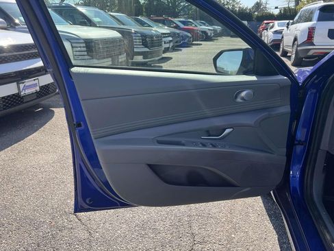 Used 2023 Hyundai Elantra SEL w/ Convenience Package FWD image 15