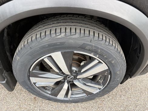 Used 2023 Nissan Rogue SL AWD/4WD image 12