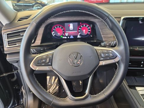 Used 2025 Volkswagen Atlas SEL AWD/4WD image 18