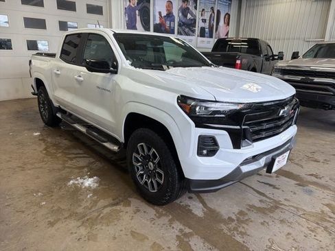 Used 2024 Chevrolet Colorado Z71 w/ Z71 Convenience Package 2 AWD/4WD image 4