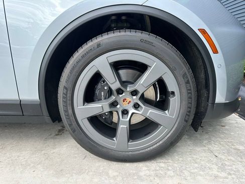 Used 2026 Porsche Macan Electric RWD image 15