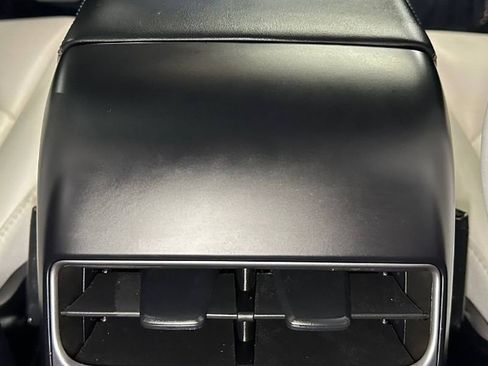 Used 2025 Tesla Model Y Performance image 36