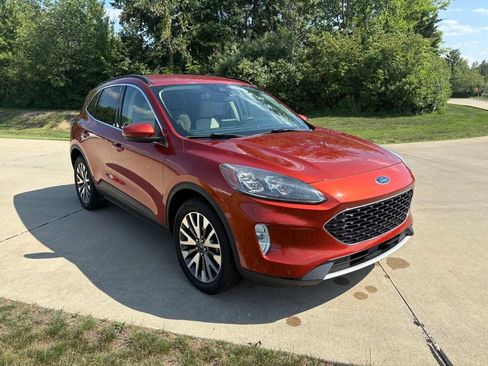 Used 2020 Ford Escape Titanium AWD/4WD image 11