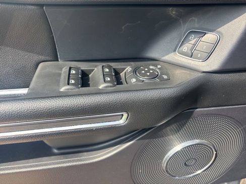 Used 2021 Ford Expedition XLT image 7