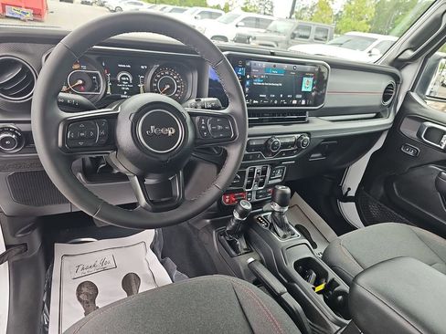 Used 2025 Jeep Wrangler Unlimited Rubicon AWD/4WD image 20