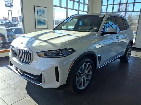 New 2026 BMW X5 xDrive50e image 3