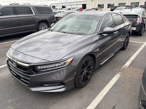 Used 2018 Honda Accord Touring image 3