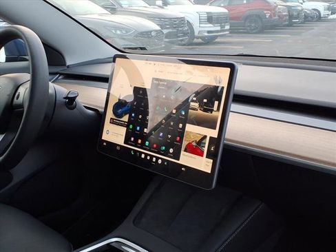 Used 2023 Tesla Model 3 Standard Range image 25