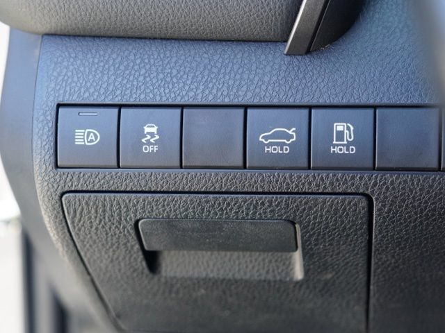 Used 2020 Toyota Camry SE FWD image 19