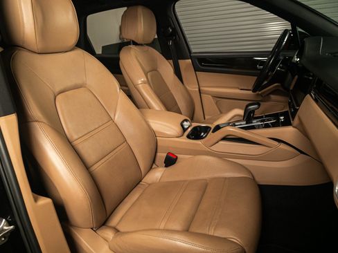 Used 2019 Porsche Cayenne AWD/4WD image 13