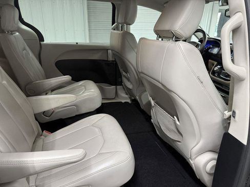 Used 2021 Chrysler Voyager Lxi image 35