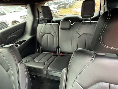 New 2026 Chrysler Pacifica Select FWD image 19