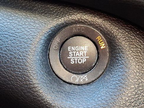 Used 2023 Jeep Cherokee Altitude Lux image 22