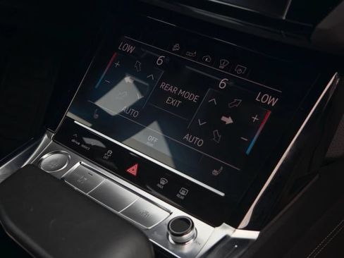 Used 2019 Audi e-tron Prestige w/ Prestige Package AWD/4WD image 62