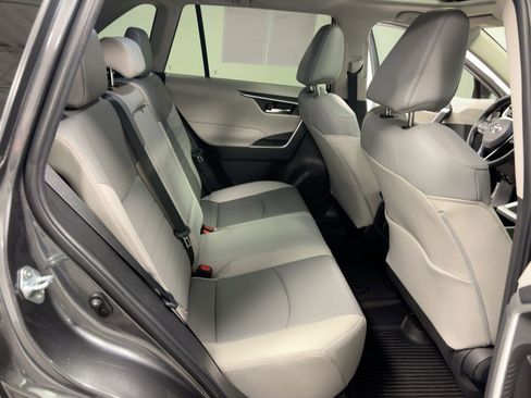 Used 2022 Toyota RAV4 XLE Premium image 30