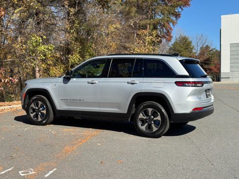 Used 2022 Jeep Grand Cherokee Limited 4xe image 7