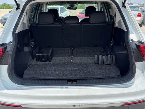Used 2023 Volkswagen Tiguan SE FWD image 9