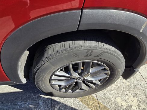 Used 2023 Nissan Rogue S image 7