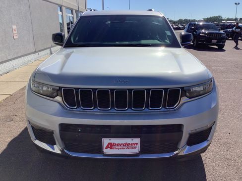 Used 2025 Jeep Grand Cherokee L Limited w/ Trailer Tow Package AWD/4WD image 3