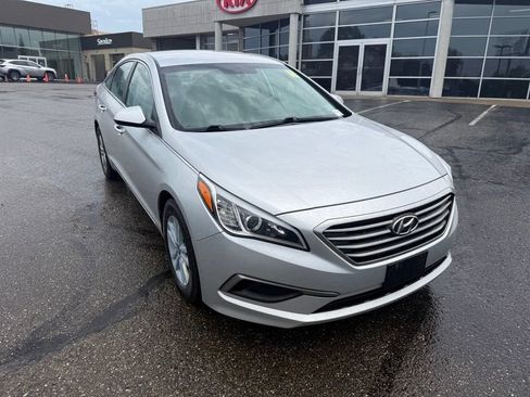 Used 2016 Hyundai Sonata SE FWD image 4