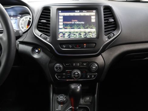 Used 2023 Jeep Cherokee Altitude Lux image 22