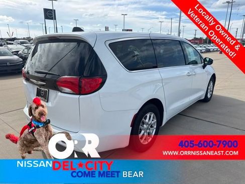 Used 2023 Chrysler Voyager LX FWD image 5