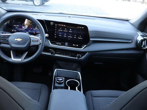 Used 2026 Chevrolet Equinox LT w/ Safety and Technology Package FWD image 18