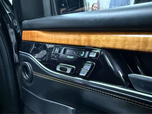 Used 2022 Jeep Grand Wagoneer Series III w/ Rear Seat Video Group 1 image 46