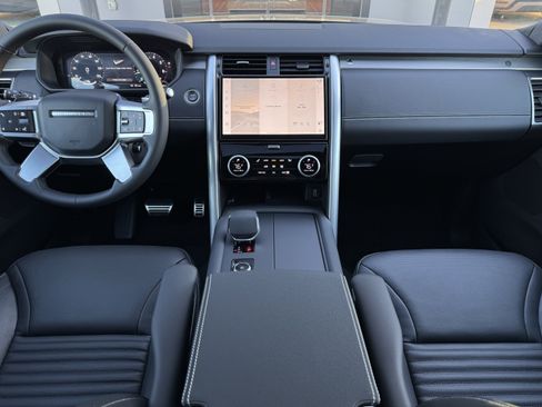 New 2026 Land Rover Discovery Limited Edition AWD/4WD image 4