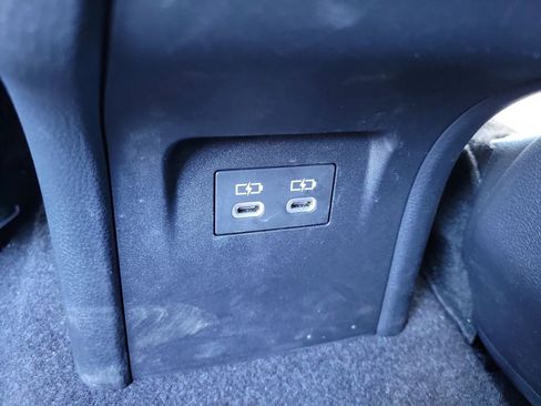 Used 2025 Toyota Prius XLE image 11