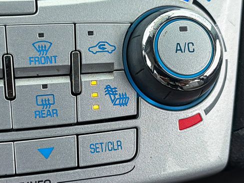 Used 2013 Chevrolet Equinox LTZ image 8