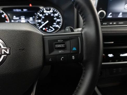 Used 2025 Nissan Rogue SV FWD image 11