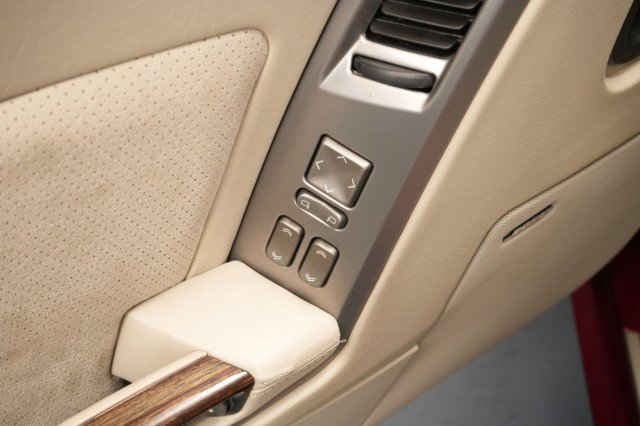 Used 2006 Cadillac XLR V RWD image 25